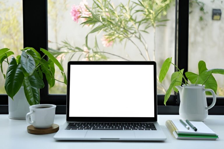 Pothos in the Office — Why It’s the Best Desk Plant